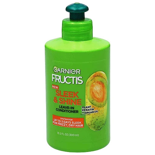Crema acondicionadora sin enjuague, contiene aceite de argán para controlar el encrespamiento.