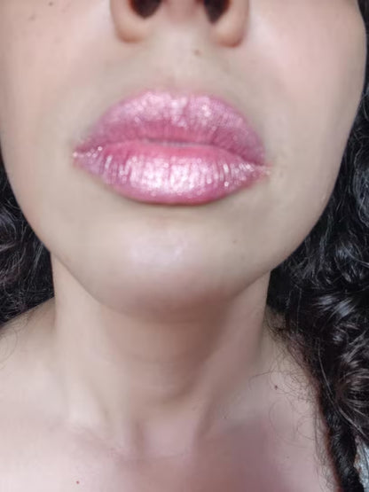 Labial Meeya Show con Brillo Metálico Dorado – Pintalabios Rosado
