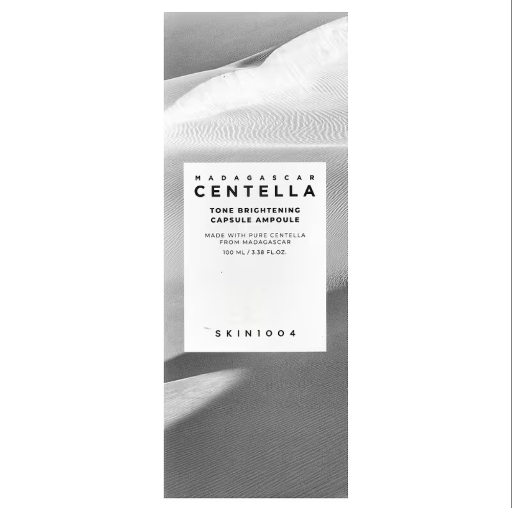 Ampolla iluminadora contiene extracto de Centella Asiática de Madagascar para calmar la piel y niacinamida para unificar el tono.