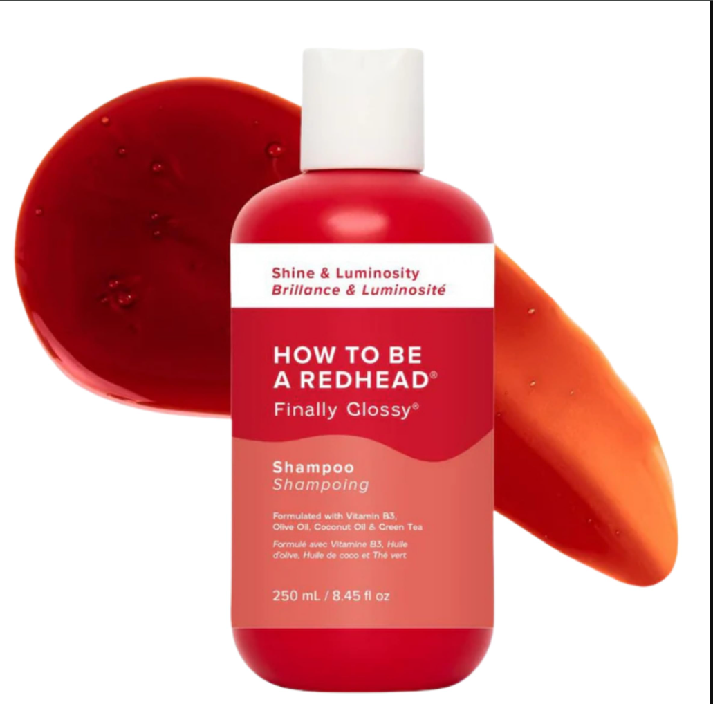 Champú en una botella roja de 250 ml, con aceite de oliva, aceite de coco y té verde para hidratar y fortalecer el cabello.