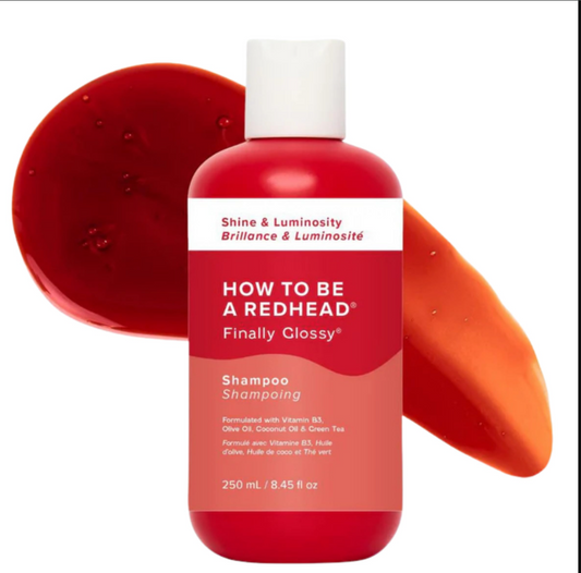 Champú en una botella roja de 250 ml, con aceite de oliva, aceite de coco y té verde para hidratar y fortalecer el cabello.
